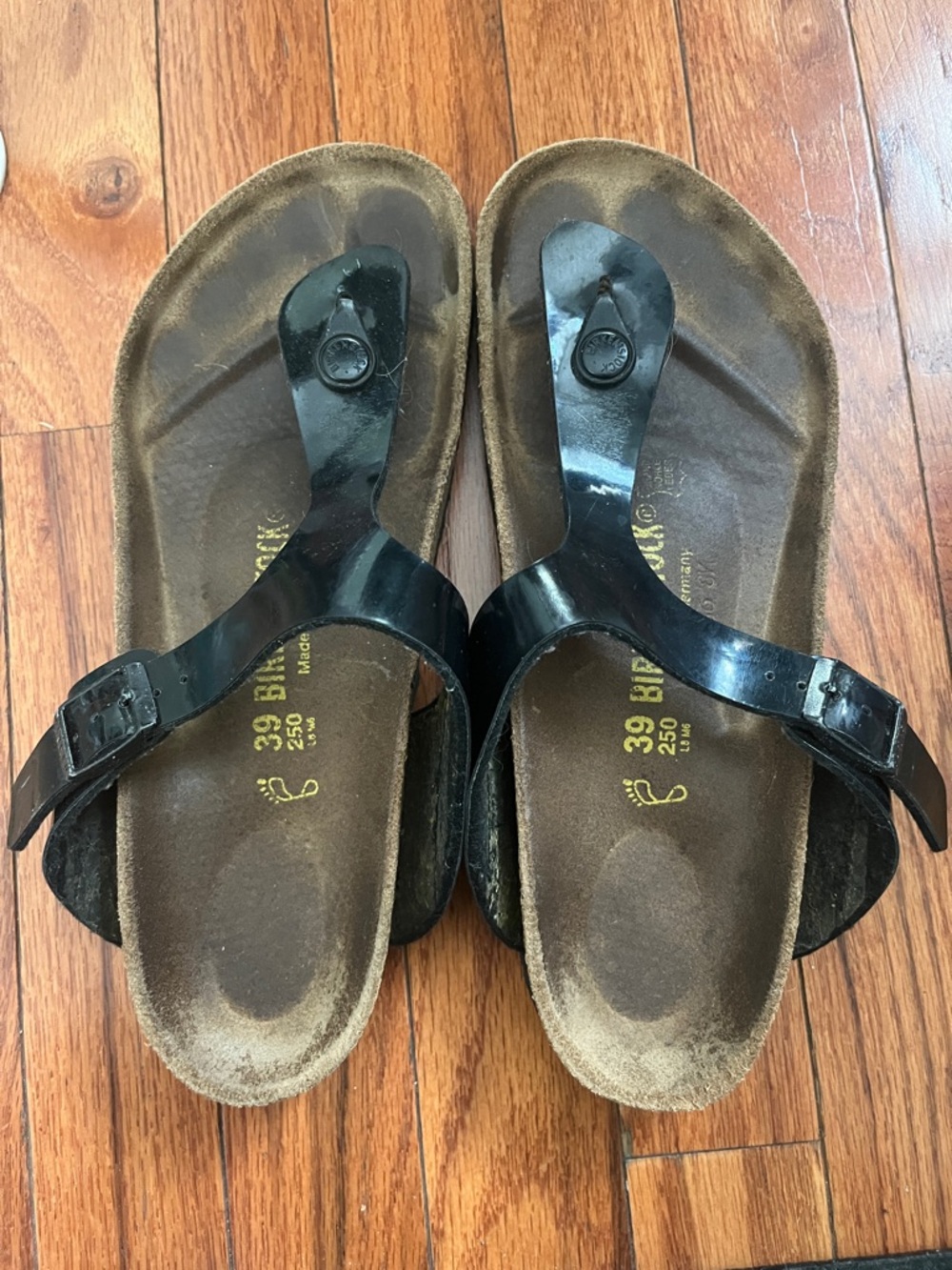 Birkenstock Gizeh Glossy Black Patent Thong Sandals